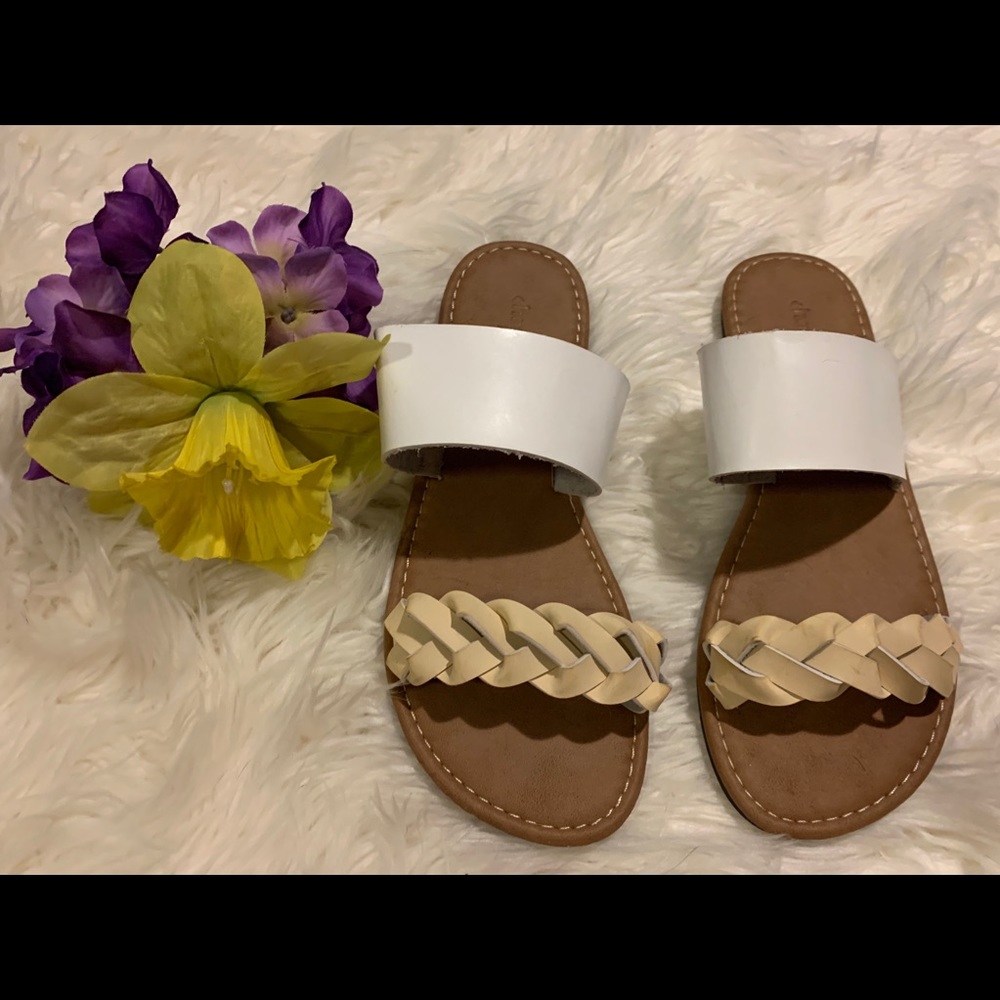 ✨4/20✨White/Nude Flats